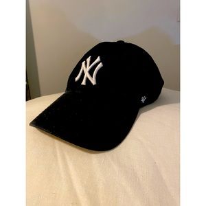 Urban Outfitters Women’s New York Yankees Baseball Cap Hat